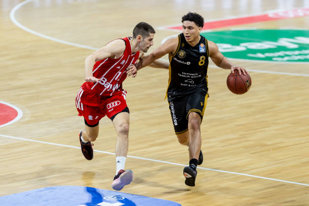 献了关键分 献了关键分