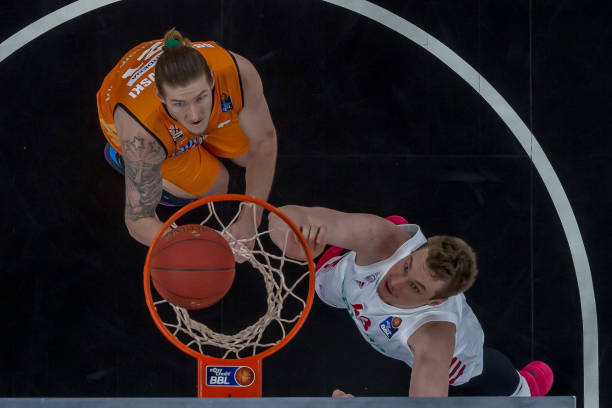 定位球上制 定位球上制